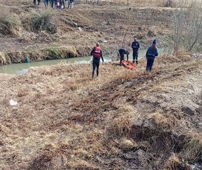Body of Missing 70-Year-Old Woman Malefu Julia Nkutha Found in River 2 SAPS Search and rescue retrieving the body of Malefu Julia