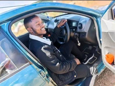 Tragic Update: Missing Bolt Driver Bonga Wilisile Found Dead After Days of Searching 4 Photo of the late Bolt driver Bonga Wilisile sitting inside his green Renault vehicle before his disappearance in Gauteng.